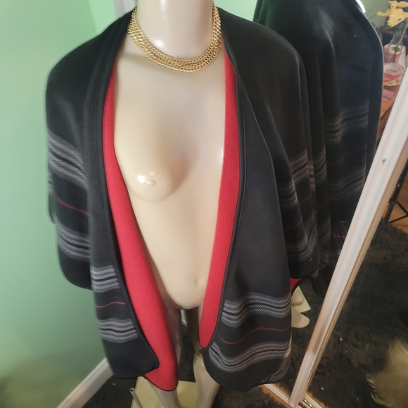 Black and Red " Ike Behar" One size fits all. Reversible Fashion Wrap - Picture 3 of 12